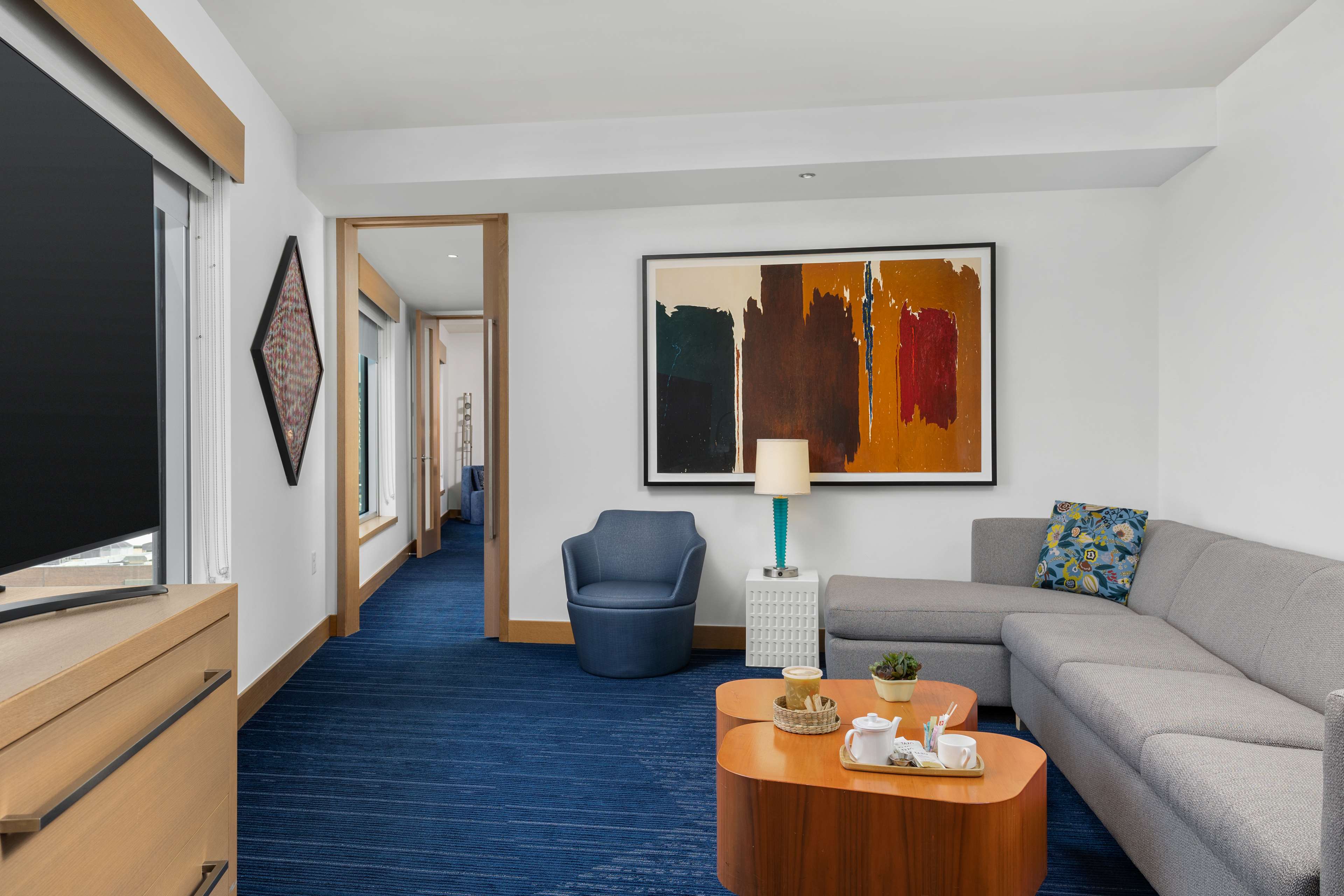 The Art Hotel Denver, Curio Collection by Hilton Room Type - 1 KG BED CAPITOL SUITE