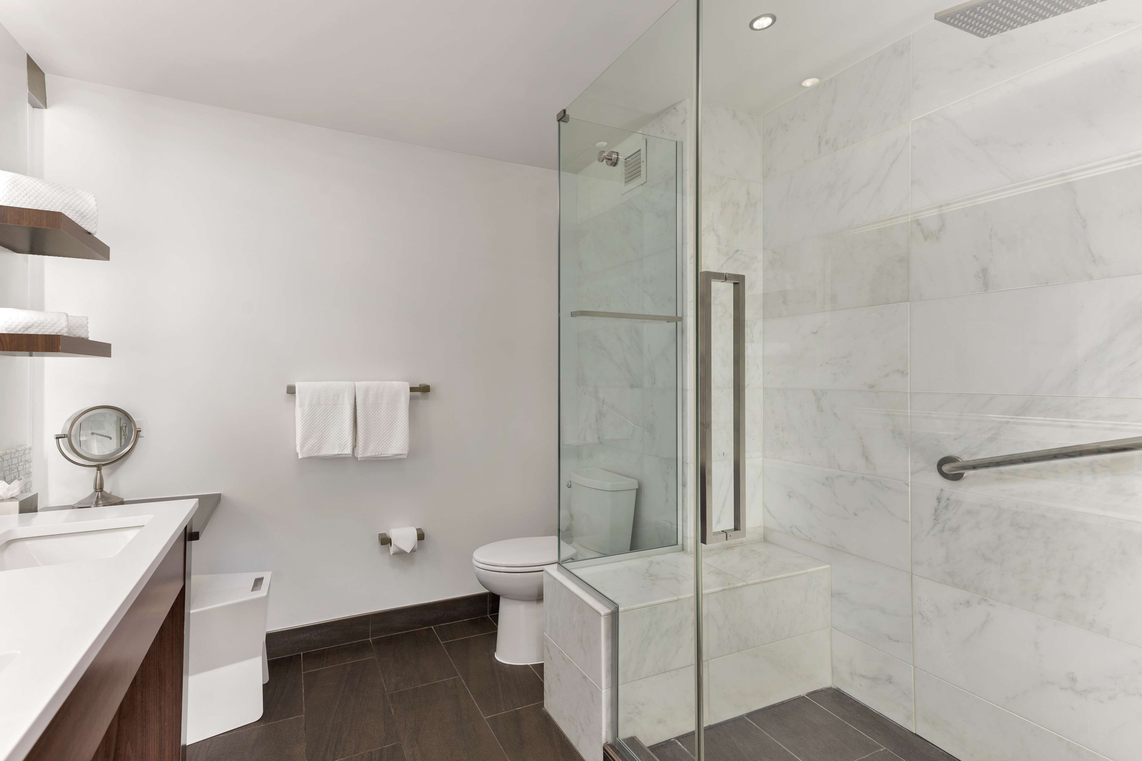 The Art Hotel Denver, Curio Collection by Hilton Room Type - 1 KING HEARING ACC MNT VW