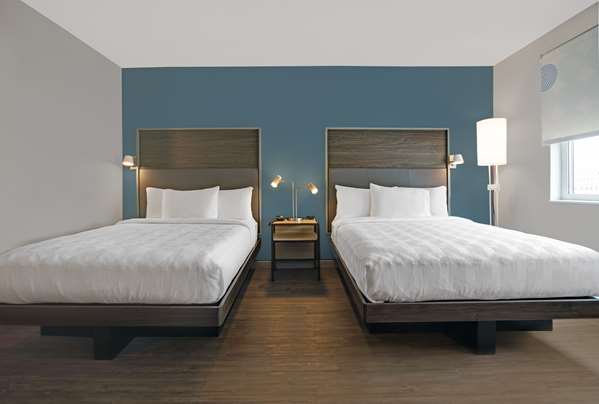  - Tru by Hilton Hotel Downtown Milwaukee - I-794, Exit 1E