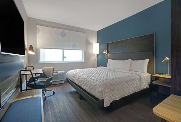  - Tru by Hilton Hotel Downtown Milwaukee - I-794, Exit 1E