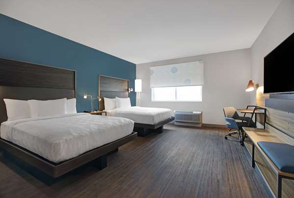  - Tru by Hilton Hotel Downtown Milwaukee - I-794, Exit 1E