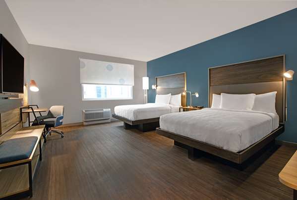  - Tru by Hilton Hotel Downtown Milwaukee - I-794, Exit 1E