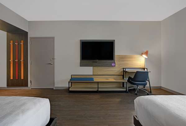  - Tru by Hilton Hotel Downtown Milwaukee - I-794, Exit 1E