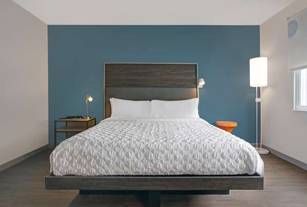  - Tru by Hilton Hotel Downtown Milwaukee - I-794, Exit 1E