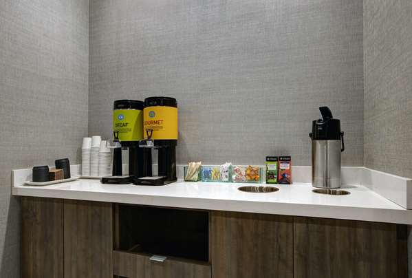 Restaurant - Tru by Hilton Hotel Downtown Milwaukee - I-794, Exit 1E