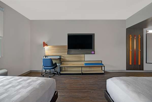  - Tru by Hilton Hotel Downtown Milwaukee - I-794, Exit 1E