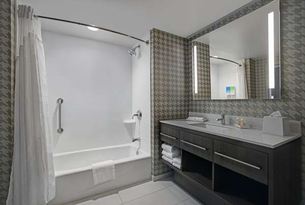  - Home2 Suites by Hilton Downtown Milwaukee - I-794, Exit 1E