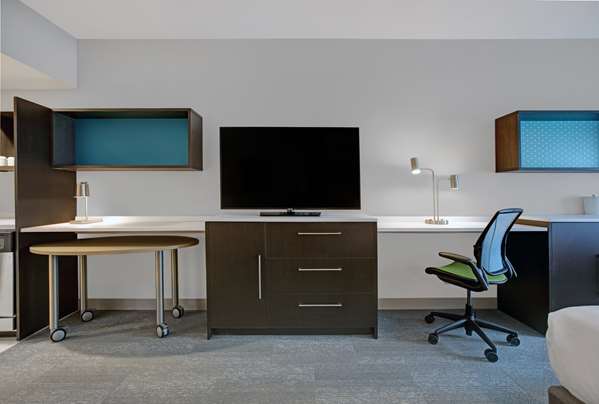  - Home2 Suites by Hilton Downtown Milwaukee - I-794, Exit 1E