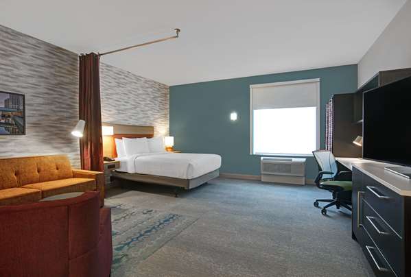  - Home2 Suites by Hilton Downtown Milwaukee - I-794, Exit 1E