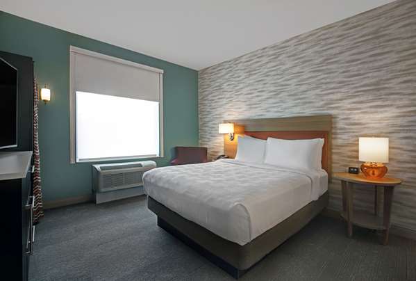  - Home2 Suites by Hilton Downtown Milwaukee - I-794, Exit 1E