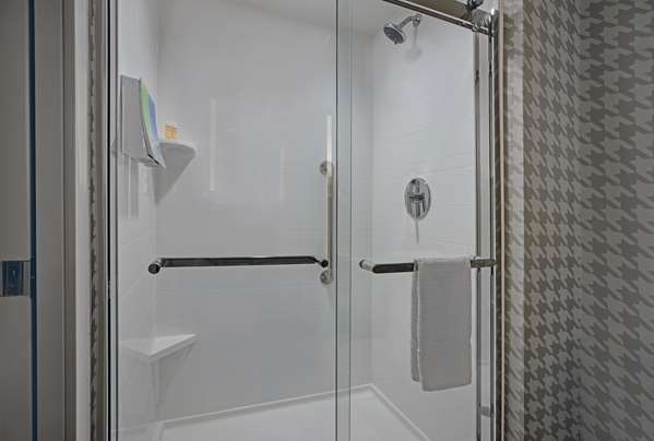  - Home2 Suites by Hilton Downtown Milwaukee - I-794, Exit 1E