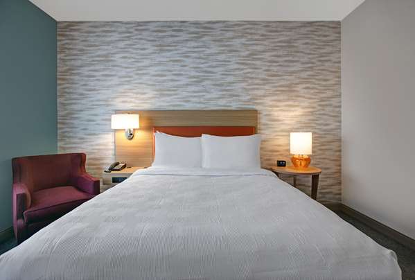  - Home2 Suites by Hilton Downtown Milwaukee - I-794, Exit 1E