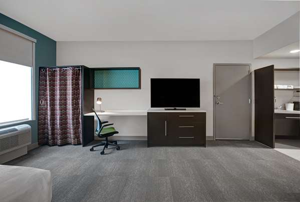  - Home2 Suites by Hilton Downtown Milwaukee - I-794, Exit 1E