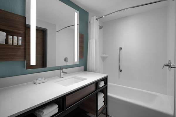  - Hilton Garden Inn Waterfront Camden