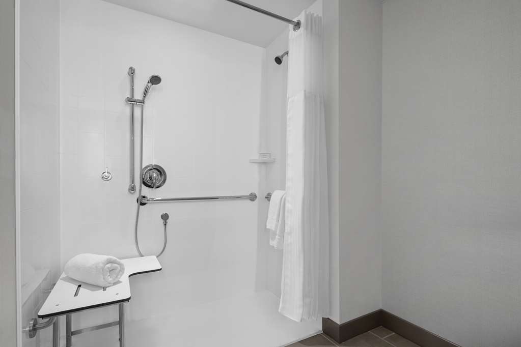 Hilton Garden Inn Camden Waterfront, NJ Room Type - 2QN MOB HEA ACC RI-SHW KIT