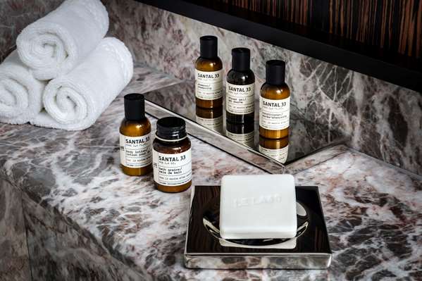  - Vogue Hotel Downtown Montreal