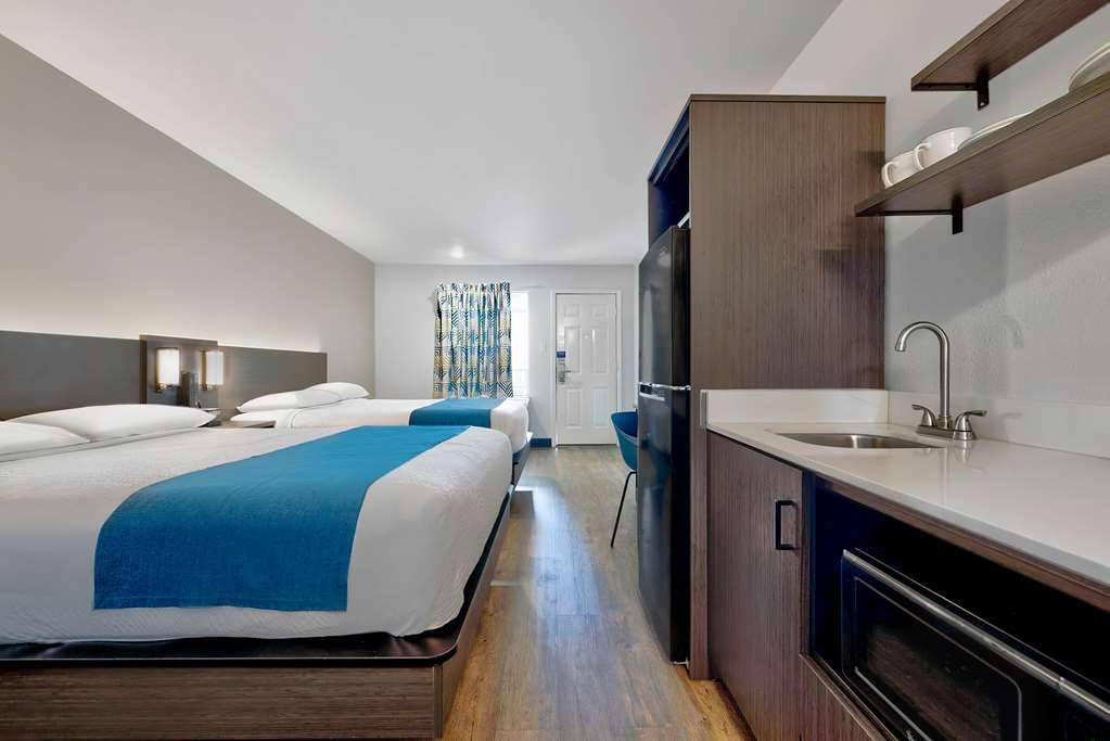 STUDIO 6 WACO, TX - DOWNTOWN - BAYL-guestroom-Guest Room,Guest Room Amenity,Kitchen/Kitchenette,On-Site.jpg