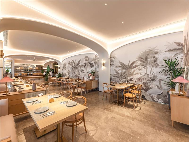 Dining,Dining Area,Restaurant,On-Site