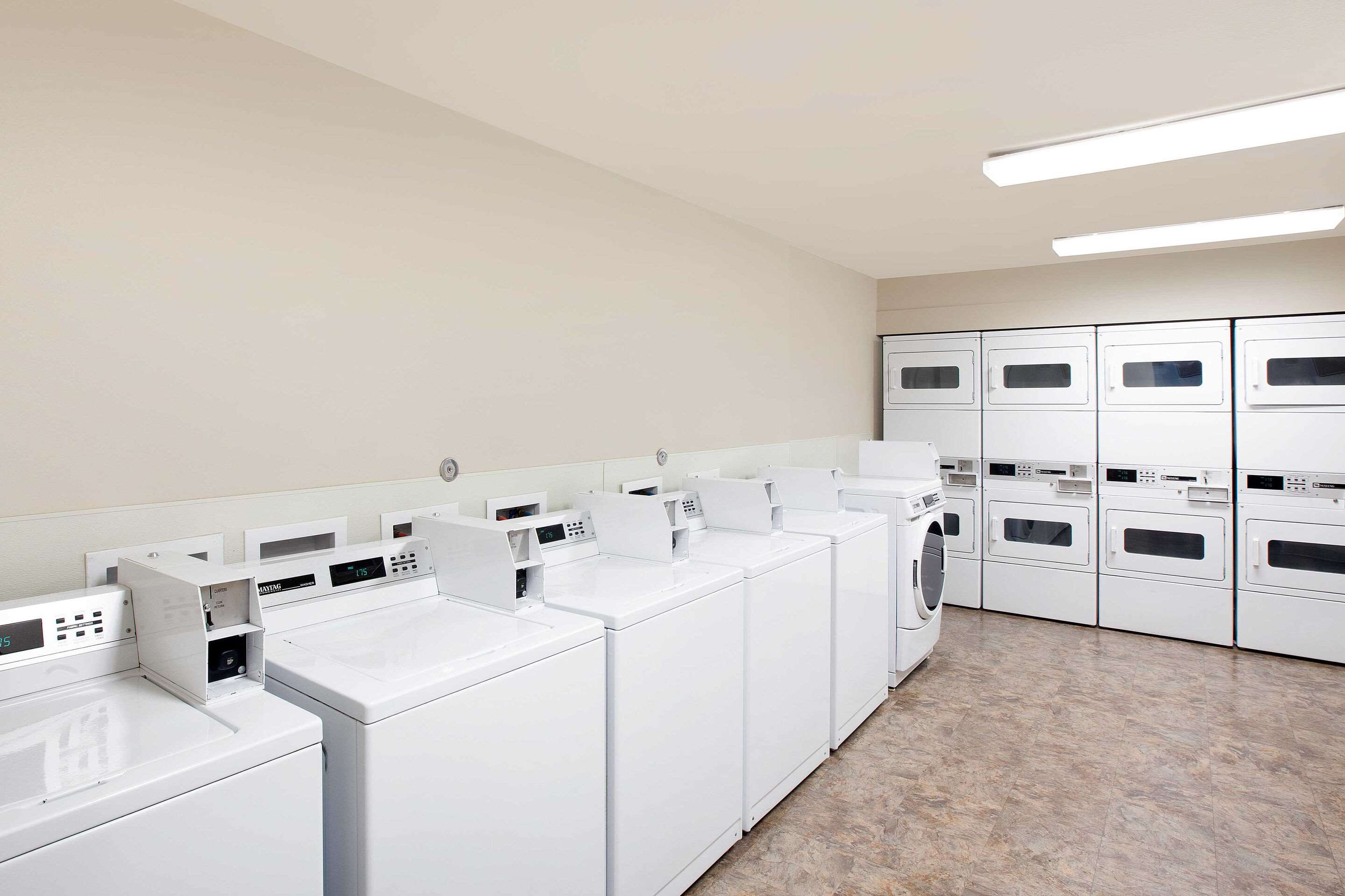 Guest laundry facilities | WoodSpring Suites College Station