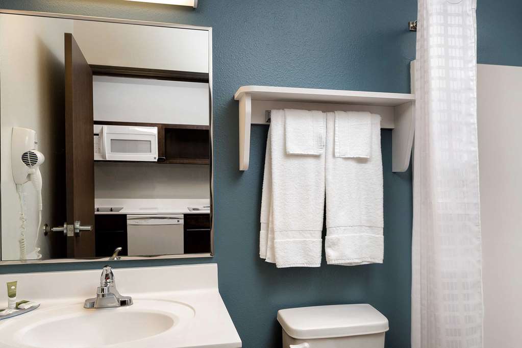 WOODSPRING SUITES HOUSTON IAH AIRPO-guestroom-Guest Room,Bathroom,On-Site.jpg