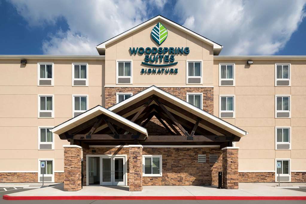 WoodSpring Suites Signature Houston IAH