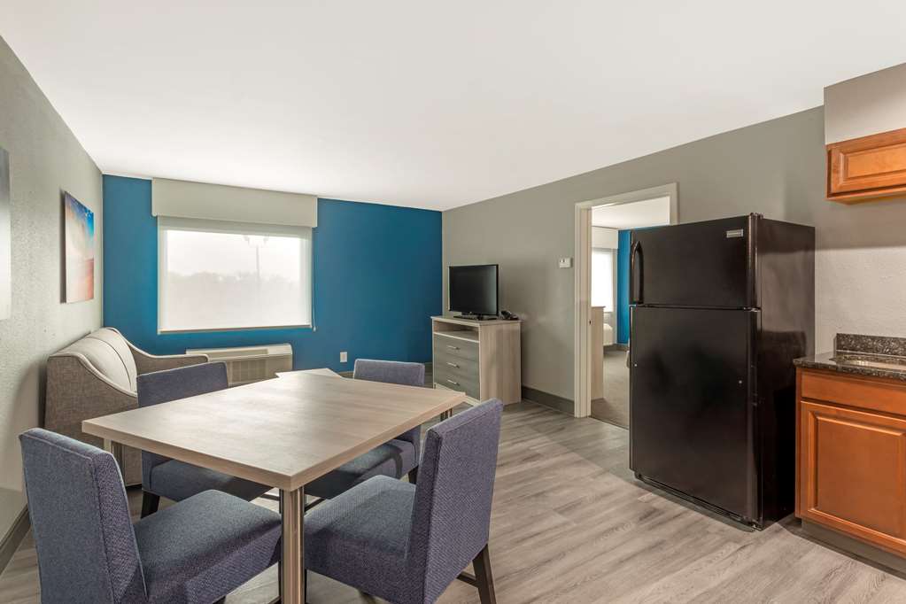 Best Western Plus Cleveland Inn & Suites-guestroom-Guest Room,Guest Room Amenity,Kitchen/Kitchenette,Suite,On-Site.jpg