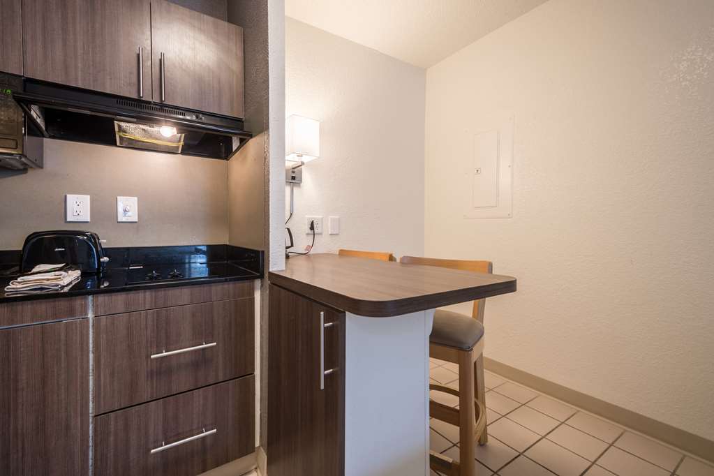 MOTEL 6 DULUTH, GA ATLANTA GWINNE-guestroom-Guest Room,Guest Room Amenity,Kitchen/Kitchenette,On-Site.jpg