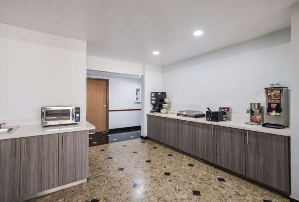 Amenities - Quality Inn & Suites Eastfield College Mesquite - I-30, Exit 55