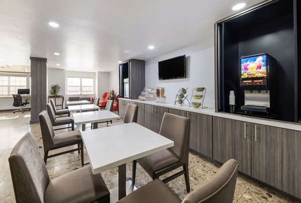 Amenities - Quality Inn & Suites Eastfield College Mesquite - I-30, Exit 55