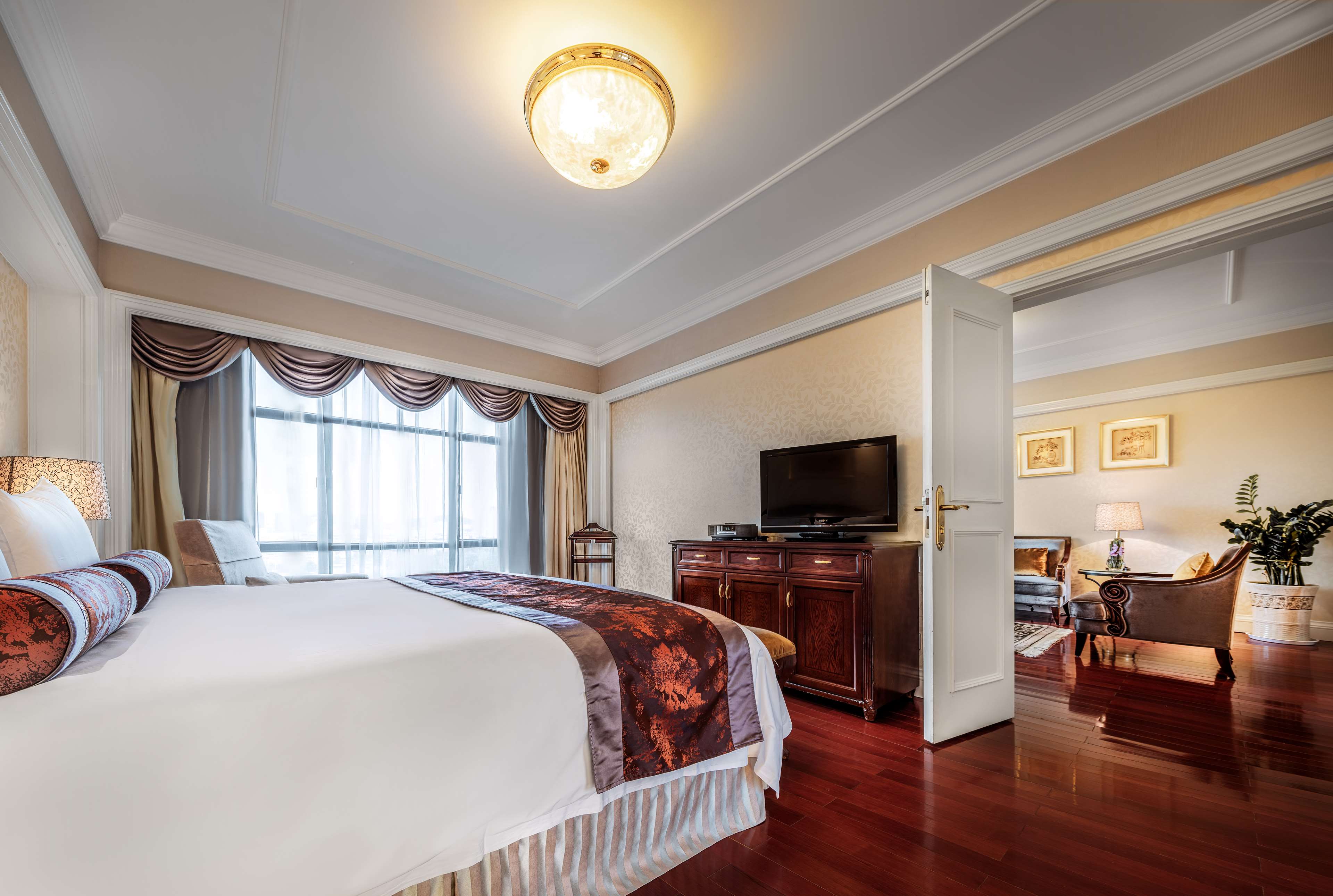 Kunming Green Lake Hotel - Tap to explore photos