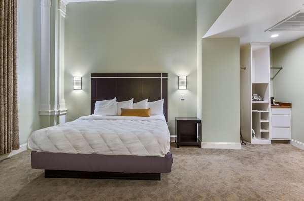  - Gin Hotel Lexington