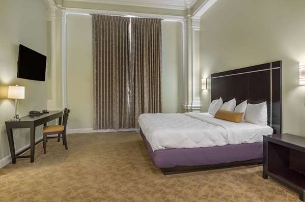  - Gin Hotel Lexington