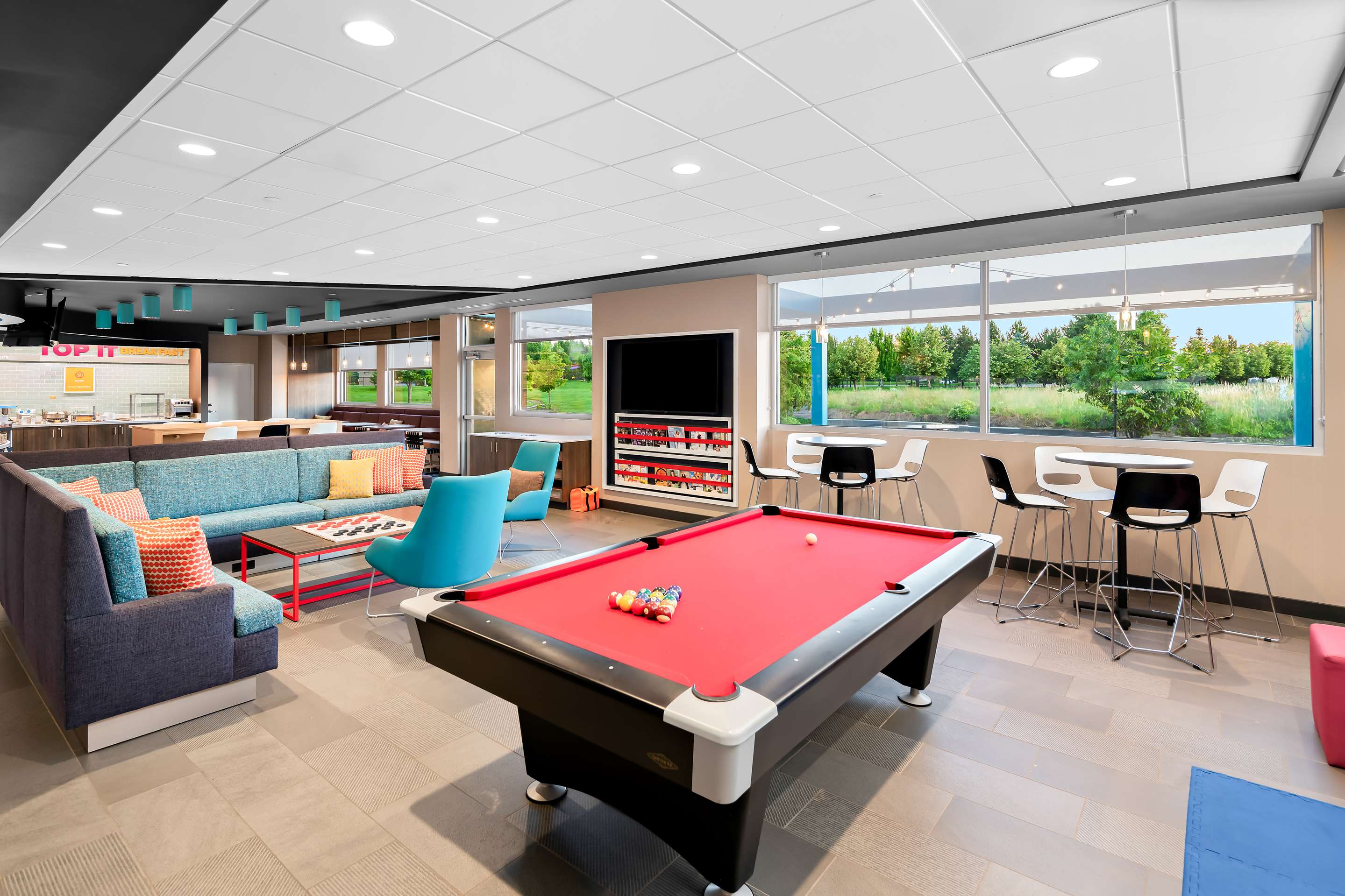Lobby | Tru By Hilton Spokane Valley, WA