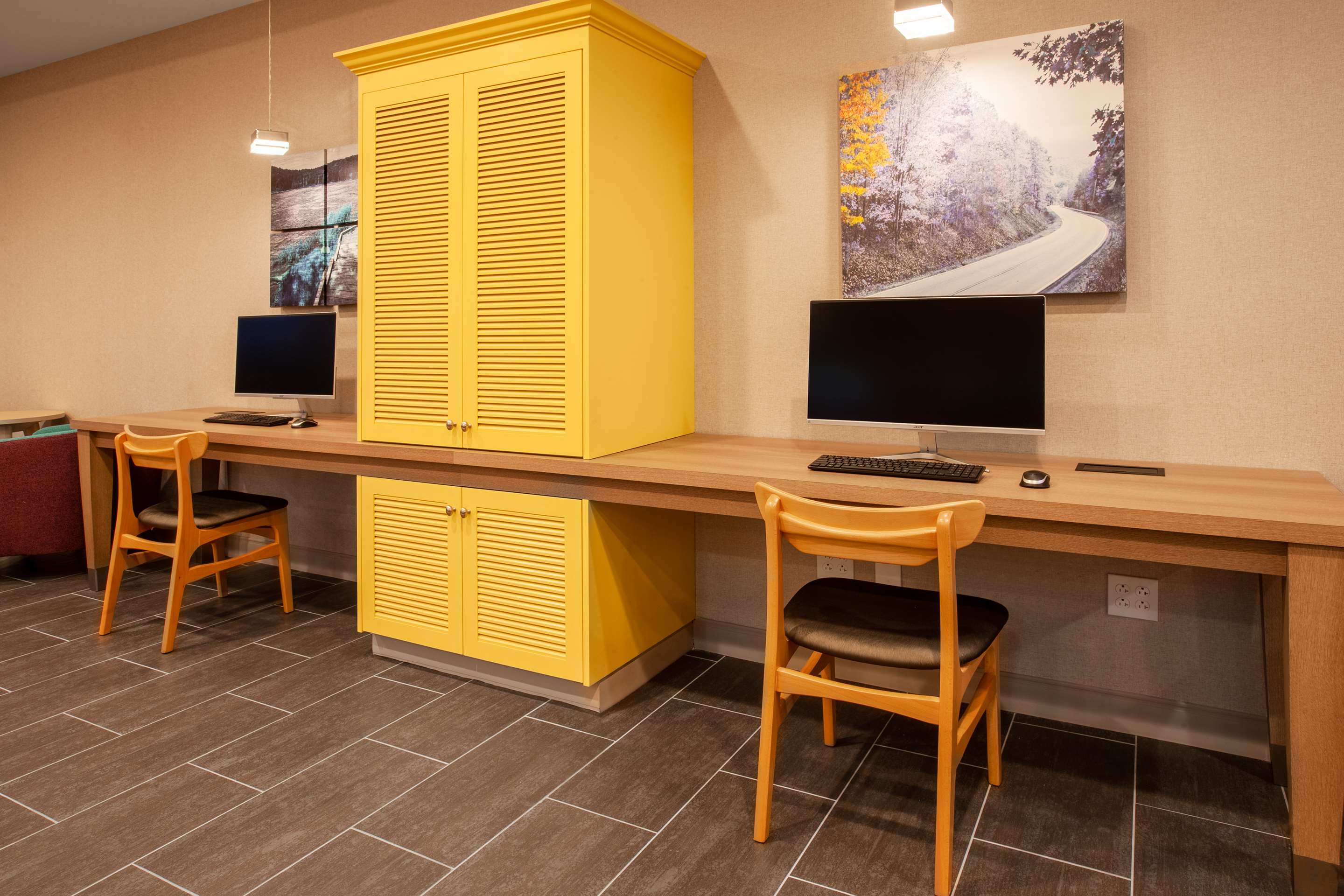 Business Center | Home2 Suites by Hilton Lewisburg
