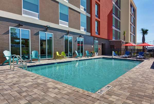 Pool - Home2 Suites by Hilton Largo