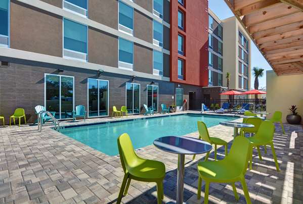Pool - Home2 Suites by Hilton Largo