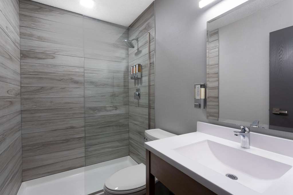 TRAVELODGE BY WYNDHAM ELKHART-guestroom-Guest Room,Bathroom,On-Site.jpg