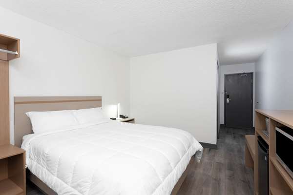  - Travelodge Elkhart - I-80 & I-90, Exit 92
