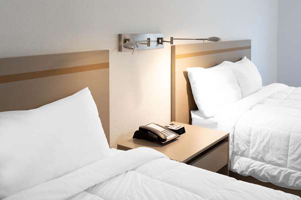  - Travelodge Elkhart - I-80 & I-90, Exit 92