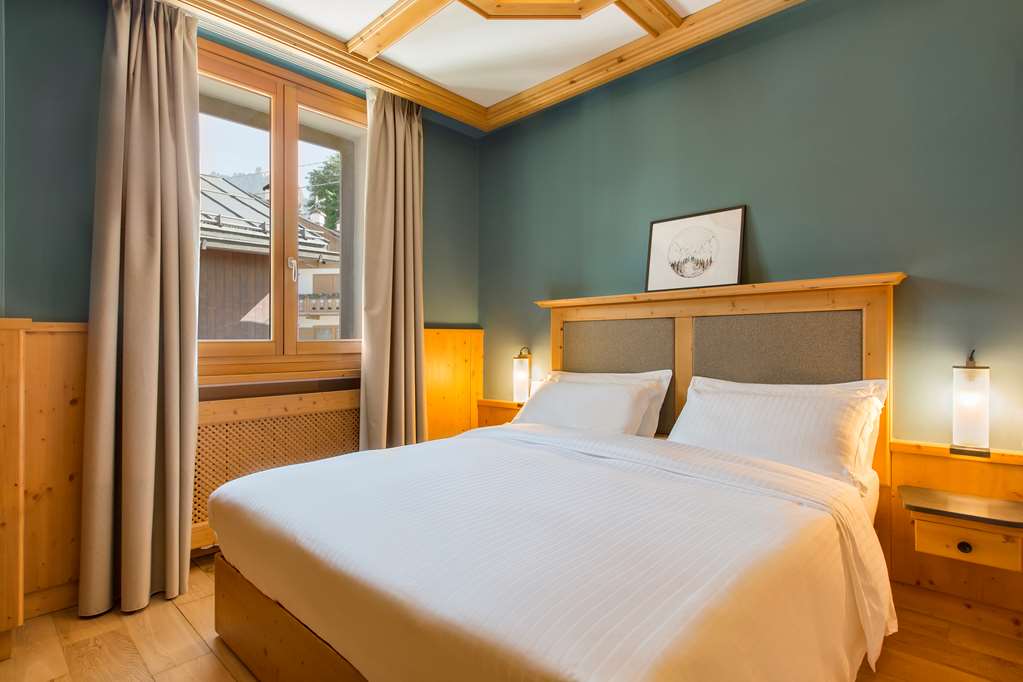 RADISSON RESIDENCES SAVOIA PALACE-guestroom-Guest Room,On-Site.jpg