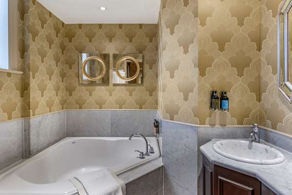 Suite - Fort Garry Hotel Spa & Conference Centre Winnipeg