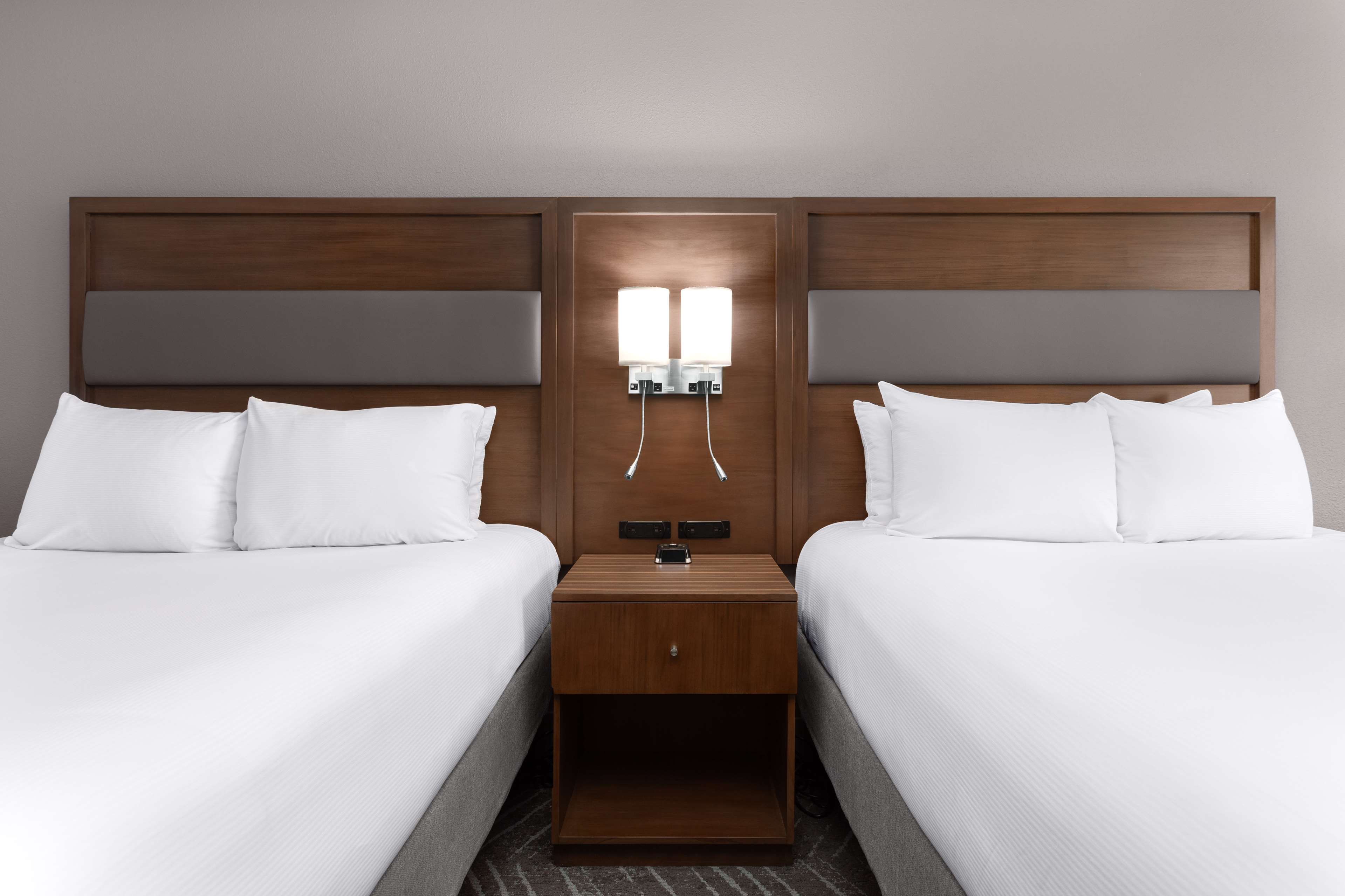 DoubleTree by Hilton Charleston Mount Pleasant Room Type - 2 QUEEN BEDS