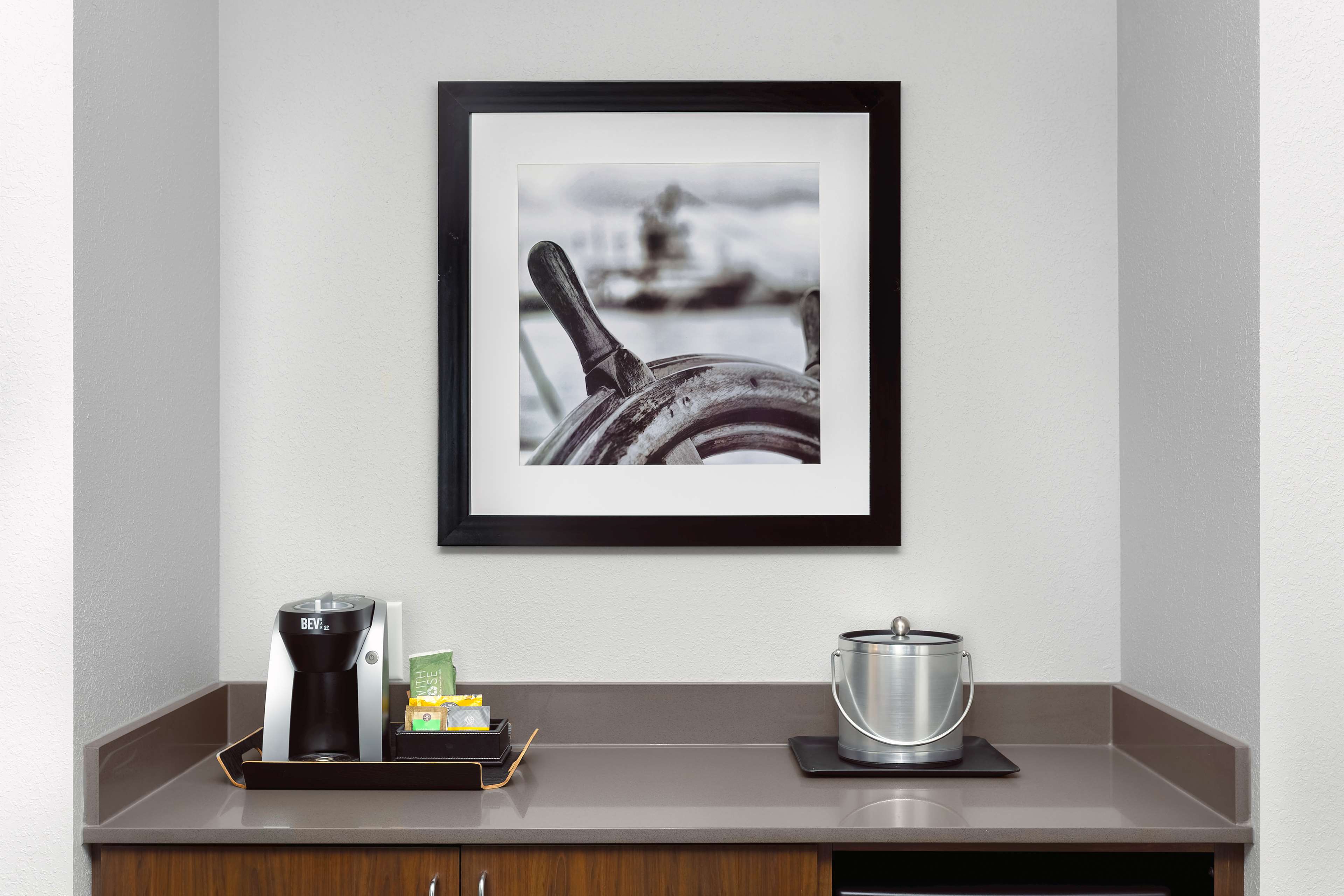 DoubleTree by Hilton Charleston Mount Pleasant Room Type - 1 KING STUDIO SUITE