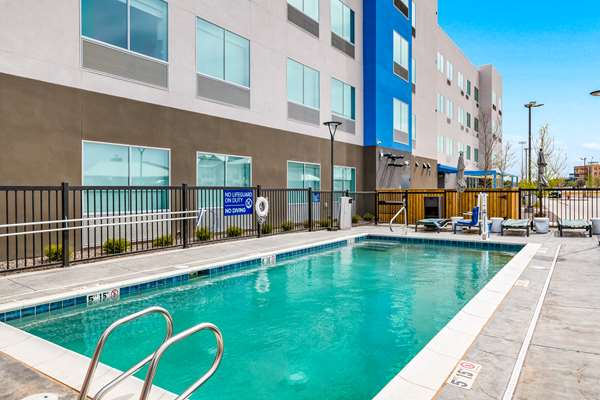 Pool - Tru by Hilton Hotel Midland