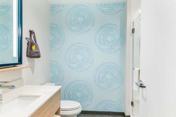  - Tru by Hilton Hotel Midland