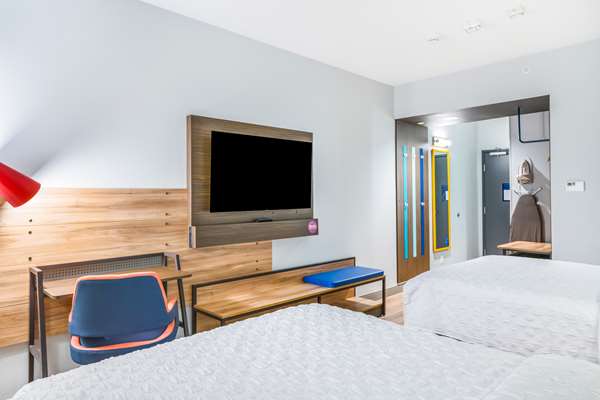  - Tru by Hilton Hotel Midland