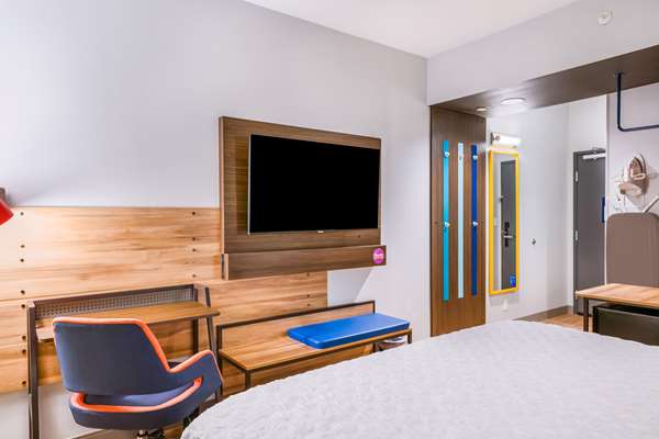  - Tru by Hilton Hotel Midland