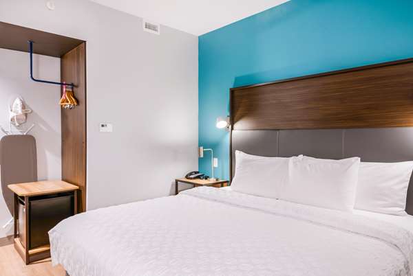  - Tru by Hilton Hotel Midland