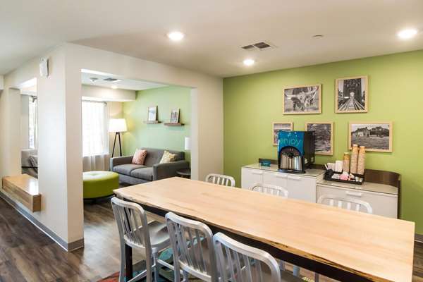  - WoodSpring Suites Lake Jackson