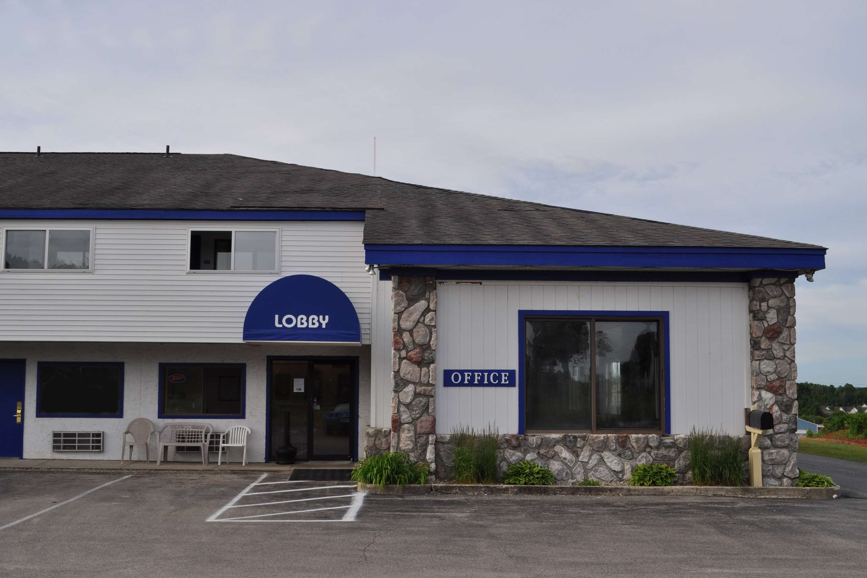 Exterior | Super 8 by Wyndham Petoskey